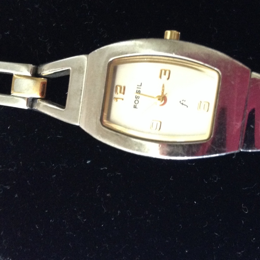 FOSSIL LADIES WATCH - Picture 2 of 3